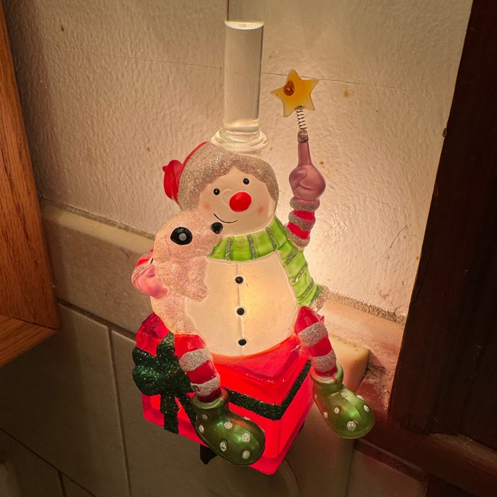 Department 56 Festive Snowman and puppy Holiday Night Light